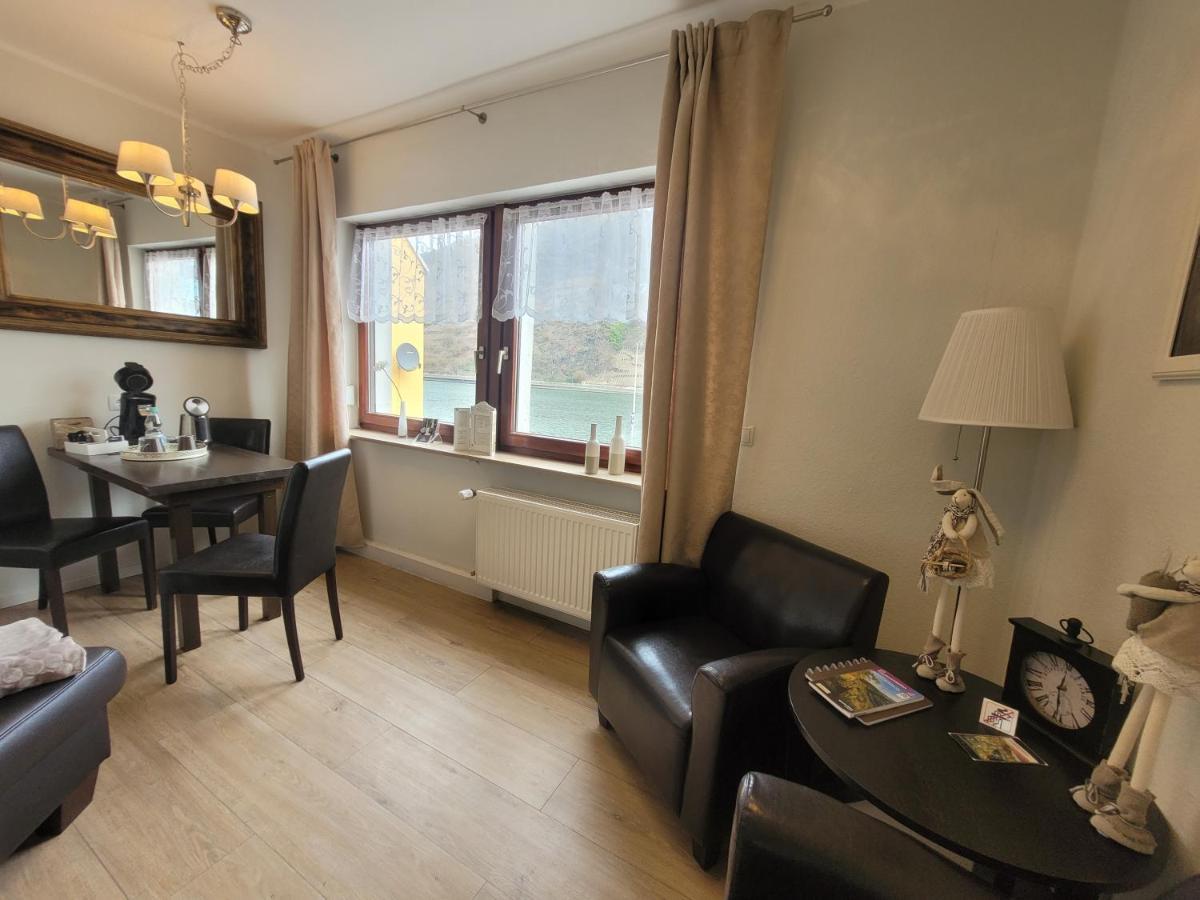 Gaestehaus Burgberg, Weinhaus Fries Kattenes Eksteriør bilde